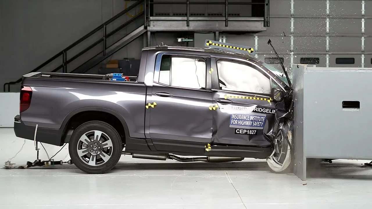 2019 Honda Ridgeline passenger-side small overlap IIHS crash test