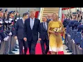 Download Lagu Willem-Alexander en Máxima landen in Praag voor historisch staatsbezoek aan Tsjechië