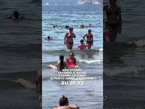 Chissà cosa stanno dicendo #mare #coppia #amici
