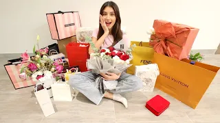 فتحت كل هدايا الحفلة انسرقت 