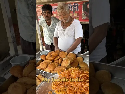आगरा के famous अंकल कचौड़ी वाले खिलाते है पनीर कचौड़ी😱