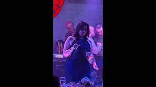 اللي فتحتلو بيتي وخاني رحمة محسن 