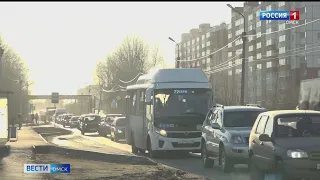 На массовые пробки жалуются жители Амурского посёлка Омска