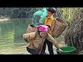 Lagu highland life, Fish trap using a hexagonal cage The joy of harvesting 20 kg of catfish to sell.