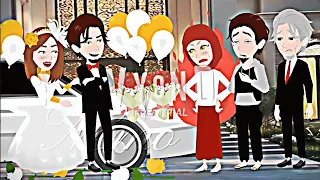 عيونه عليا هتدمـع هخليه يشحت الاحساس و يستعــطف قلــوب الناس 