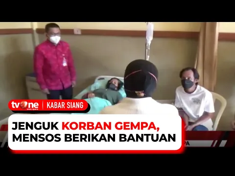 Mensos Risma Menjenguk Korban Gempa di RSU Bangli