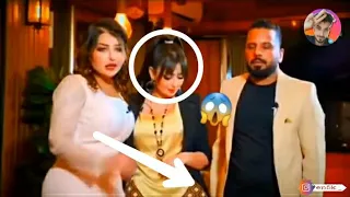 هنالك لمسة يد 