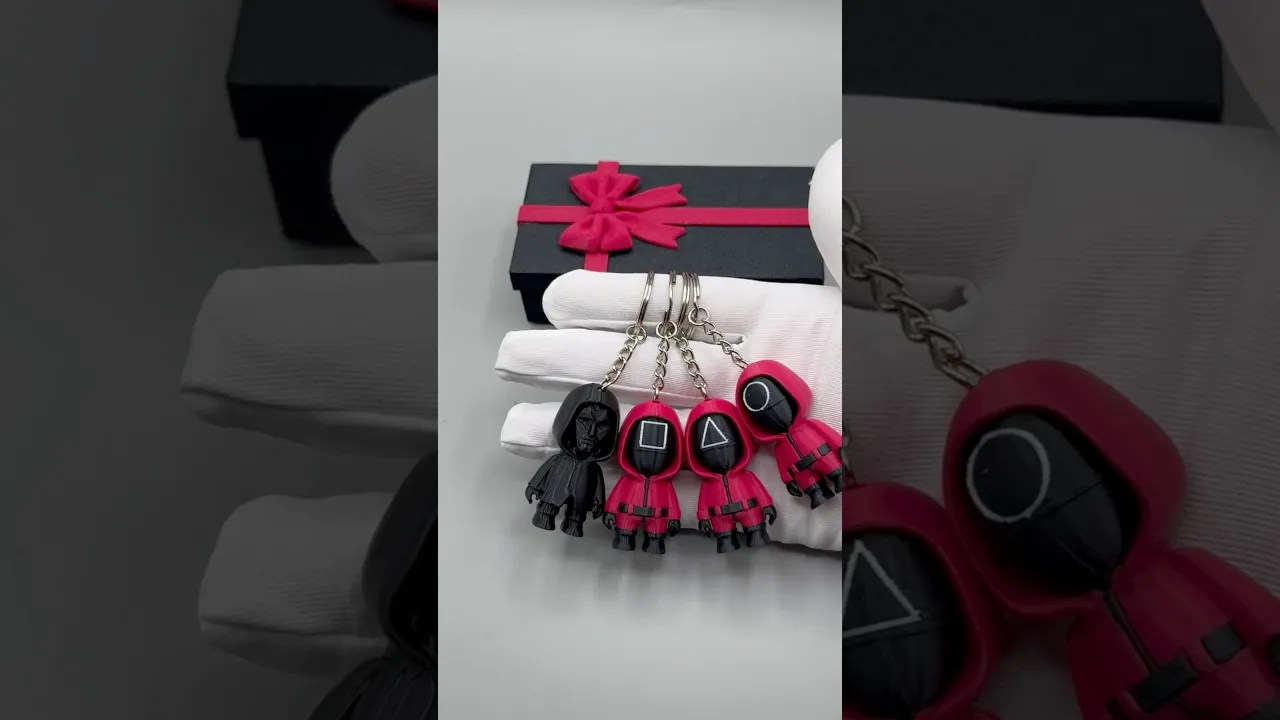 Squid Game Collector's Gift Box Set - keychain, Front man, Worker