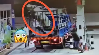 Angry Bull Try To Escape ( AL Muharibun )