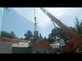 Download Lagu De koepel komt op z'n plek terecht. Het is heel nauwkeurig vakwerk!