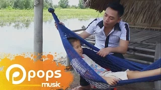 Gà trống nuôi con