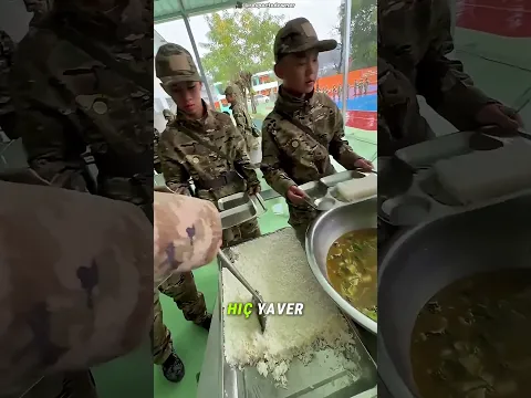 😢🍚 Küçük Askere En Az Yemek Düştü… Yüzündeki Mutluluk Bir Anda Kayboldu! #shorts #viralvideo