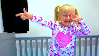 Alicia y el nuevo trampolín para el cumpleaños de papá y la pequeña Eva
