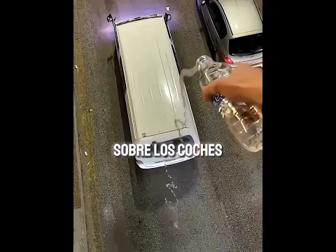 ¡El Conductor Se Detuvo, Pero Fue Demasiado Tarde! 😂💦