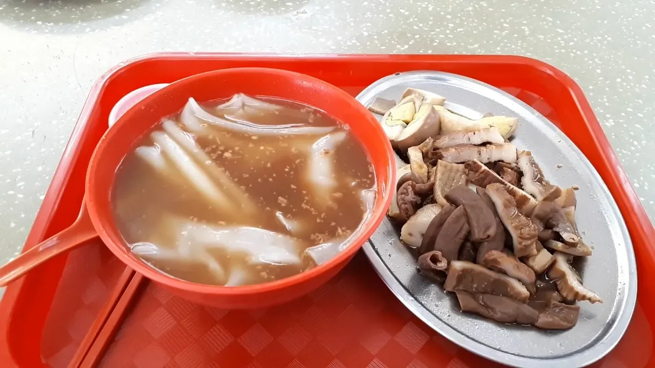 Bedok Reservior Food Centre. Guang Liang Cooked Food. Cheng Fa Fried Kway Tiao. Yuan Li Shu Shi