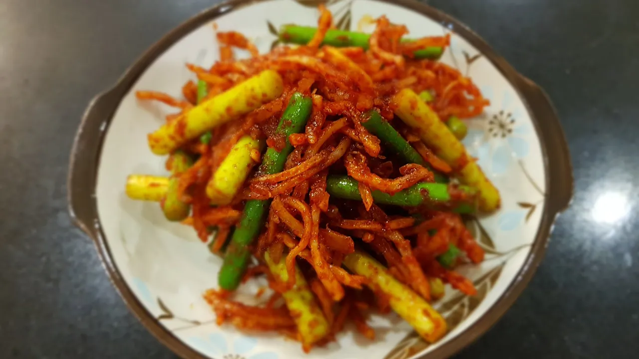 마늘종 오징어채 무침