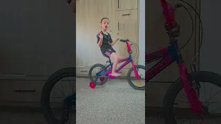 صرلي زمان مخجلتش من وحده بتطلع فيه 