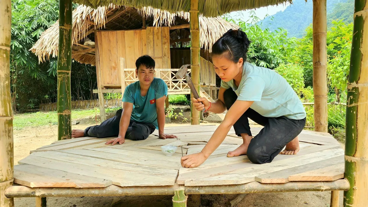 A beautiful bamboo hut of a poor girl and boy, the floor is made of pre-peeled heartwood A beautiful bamboo hut of a poor girl and boy, the floor is made of pre-peeled heartwood