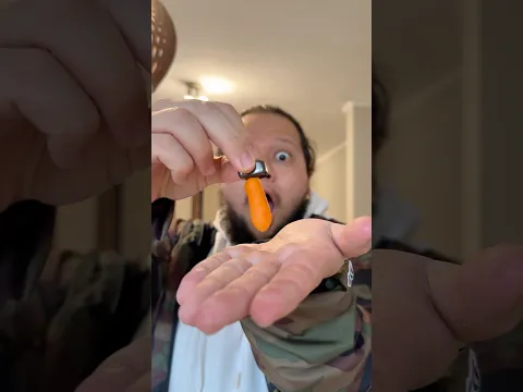 ELE PUXOU UMA MINI CENOURA COM UM ÍMÃ NOS ESTADOS UNIDOS?