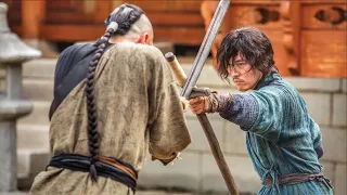 a swordsman pretends weak eventhough he can slash hundreds of enemies at once l movie recap