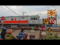 Download Lagu RAILWAY CROSSING 3 Kompilasi Perlintasan Kereta Api Kota Bandung