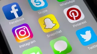 فيسبوك يودع قائمة التطبيقات الأكثر تحميلا على الهواتف الذكية دندنها
