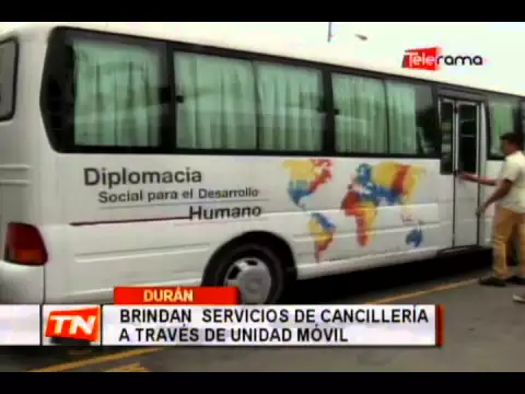 Brindan servicios de cancillería a través de unidad móvil