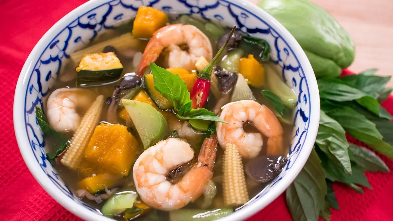 Kaeng Liang - Breast Milk Booster Shrimp & Veggie Soup!    Thai Recipes