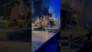 أركسترا السلام تعزف من أجل السلام وتحيي الموسيقى بأرواحنافن راق يجمع بين الأصالة والتجديد 