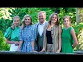 Download Lagu Spontane momenten, royale glimlachen  en outfits waar de modepers het nog weken over zal hebben.