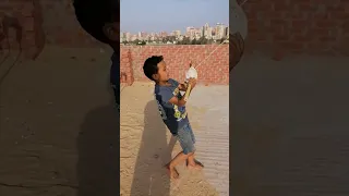 اخويا كان هيطيع الطياره وهوا بيعلي عليا اليماني صقر 