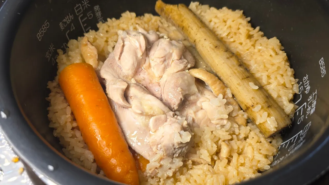 包丁いらずの虚無鶏めし(炊飯器で作る鶏ごぼう炊き込みご飯)