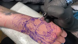 LIVE TATTOO BEAR HAND