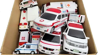 救急車のミニカーが箱に並びました。チェック、坂道走るよ！緊急走行テスト☆Ambulance Toy Run Down The Slope. Emergency Drive Test