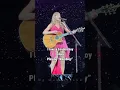 Download Lagu Taylor Swift Surprises Fans with 'London Boy' Performance and Lyric Change in London N5! #shorts