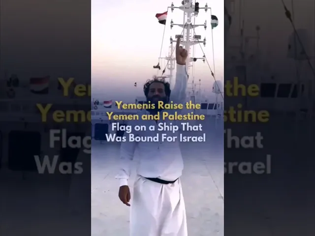 ⁣The Yemenis raised the flag of Yemen and Palestine on an Israeli ship in the Red Sea #News