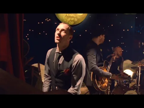 Download MP3 Coldplay - Christmas Lights (Official Video)