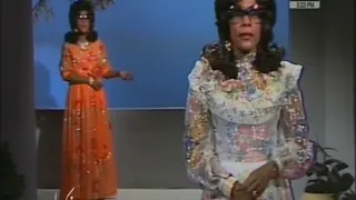 منسية   عايشة المرطة دندنها