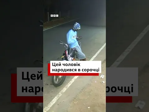 Блискавична ДТП в Індії: чоловік зніс автівкою мотоцикл з-під чоловіка #shorts