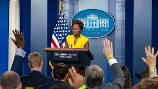 أول امراة أفريقية تشغل المنصب بايدن يعي ن كارين جان بيار ناطقة باسم البيت الأبيض 