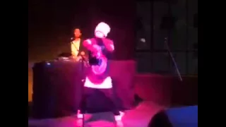 سادات العالمي من حفله فرنسا         دندنها