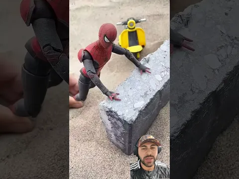 Venom pegou a moto do homem aranha #shorts #spiderman