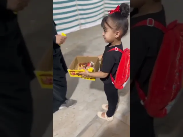 ⁣طفل بصير يخدم زوار الإمام الحسين(عليه السلام) #مشاية_زيارة_الاربعين_المليونية