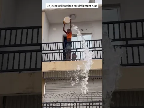 ce jeune célibataire est drôlement rusé
