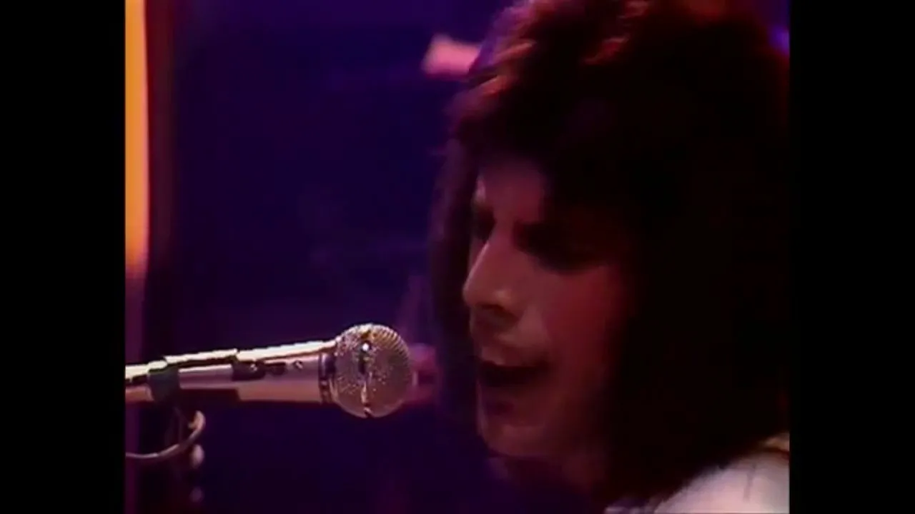Queen Live In 1970-1980 [Especial Video Of Queen] (Piano Times)