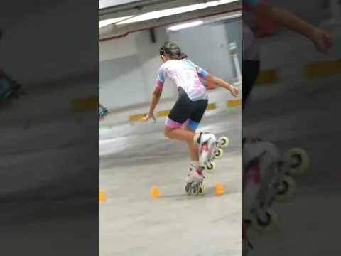 Her speed is AWESOME #inline #inlineskating #rollerskating #skating