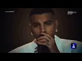 Rauw Alejandro cantando "Se fué" de Laura Pausini