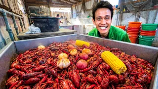 I Tried a Crawfish Boil at New Orleans Best Seafood Market Where Locals Eat