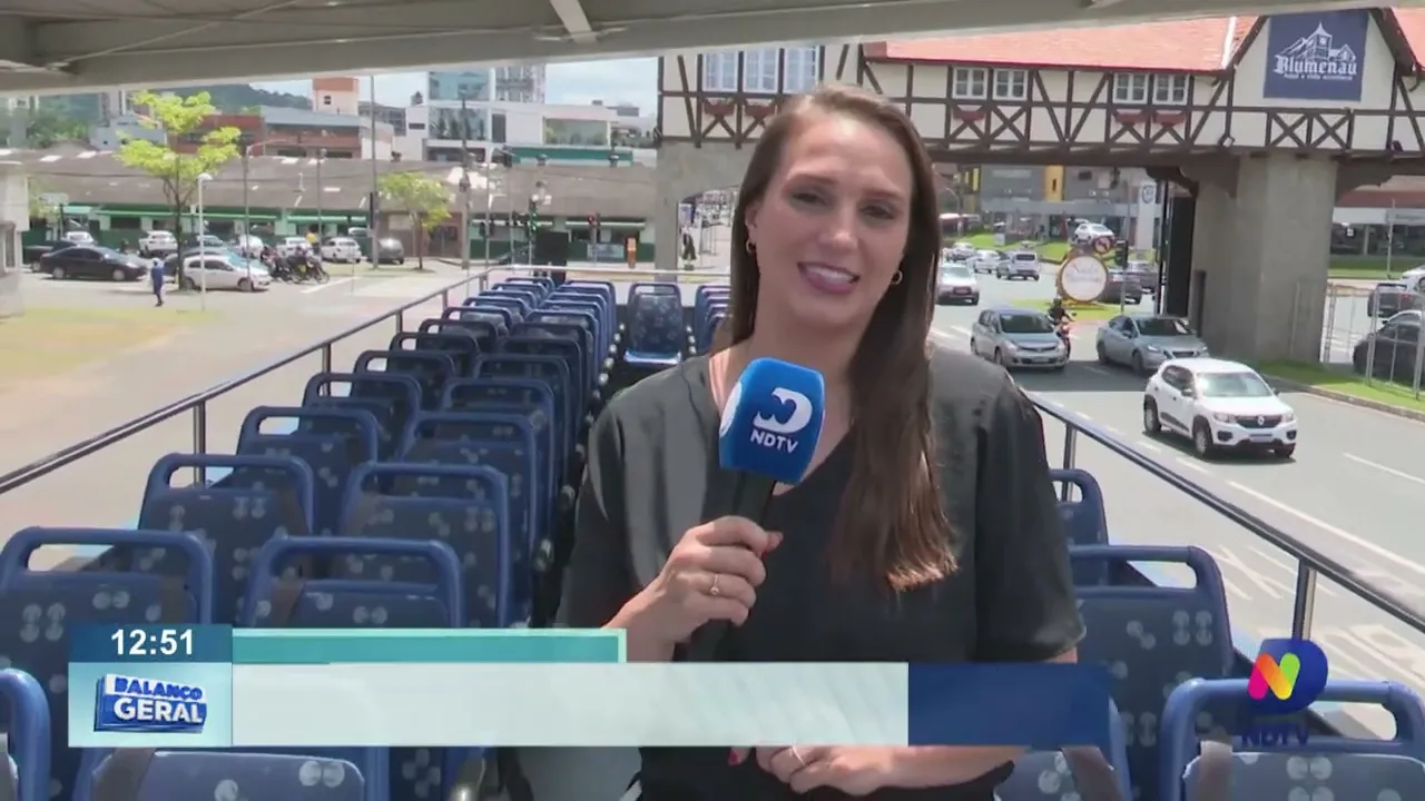 Passeio noturno e gratuito permite a contemplação da decoração de Natal em Blumenau