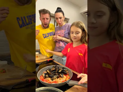 The Quick tomato seafood pasta that got us cooking together #familymeal #easyrecipe #hacks